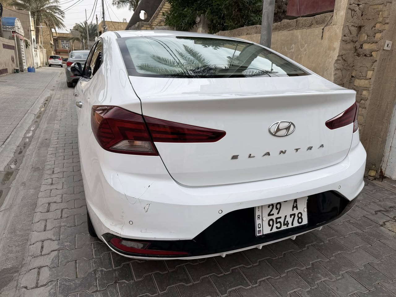 النترا 2020 خليجي مكفول من الصبغ والحادث فقط بارد على كد شبر الايد 
فول مواصفات 
رقم واسط الإنكليزي الجديد بأسمنه 
سنوية وهزه جديد 
***********
