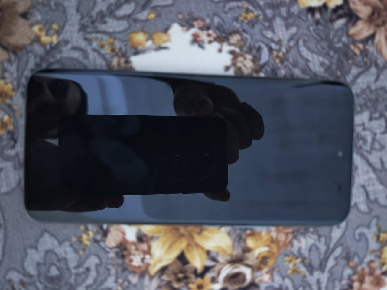 جهاز البيع السعر 270بي مجال الجهاز كامل ملحقات كارتون وشاحنه موجودات الشراي تصال عل رقم او علق اني راسله ***********///***********
