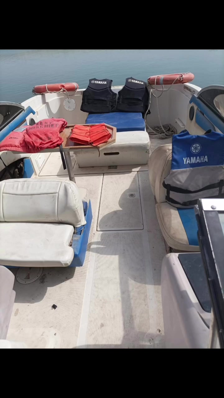 زورق للبيع ريجال
محركًv8 ميركروزر جت بوت 
السعر 100 ورقة
***********
