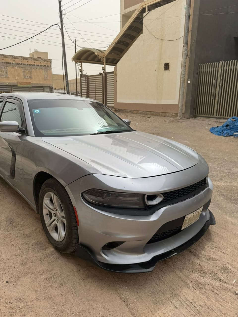 السلام عليكم
دوج جارجر للبيع 
موديل 2018 اصل
رقم بغداد
اللون رصاصي 
محرك وكير بالكارتون 
السياره تحكم ستيرن 
شاشه كبيره 
لايت زنون 
السياره محدثه دعاميات جي تي 
وما بيه اي نقص جاهزه من كل شي 
حادث السياره جاملغ وبنيد وبيه جاملغ خلفي بيه شويه تعديل 
السعر 190 وبيه مجال 
مكان السياره الناصريه قرب فلكه السماوه والي يحب يتواصل وياي على هالرقم وانه حاضر ***********
