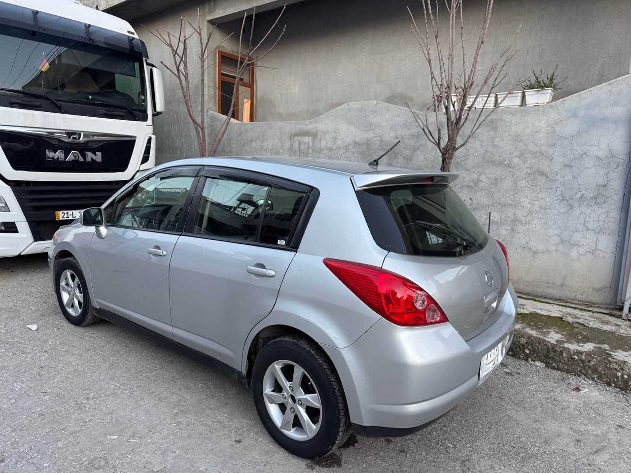 نیسان تیدای ساخ مەنەفیست ئەسلی مۆدیل2011بیش کەبس حیزام بۆیاخ سەقفوشانی بەشەرت کامل مەسروف هیج نوقستانی تیانیە سیارە کە بی حەیبە گیرومەکینەکارەبای هەموی مەزبوتەشوین قەلادزئ***********نرخی54گەلاومەجال بشدار, السليمانية
