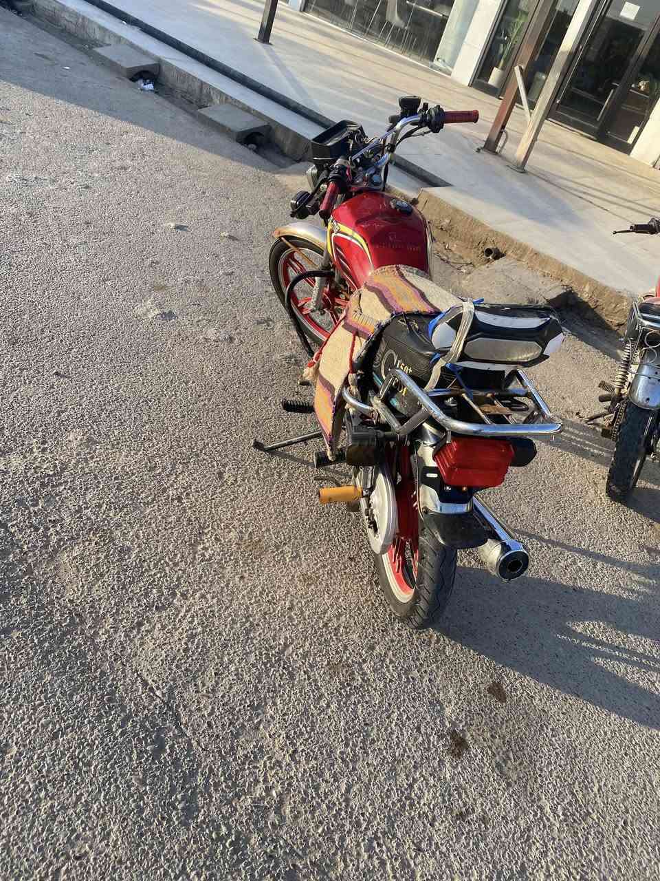 يبه الحلال للبيع 
سيفان ٢١ 
الدراجه مكفوله من البرغي للبرغي 
اوراق كامله العنوان كنعان 
السعر خاص 
رقم الهاتف ***********
