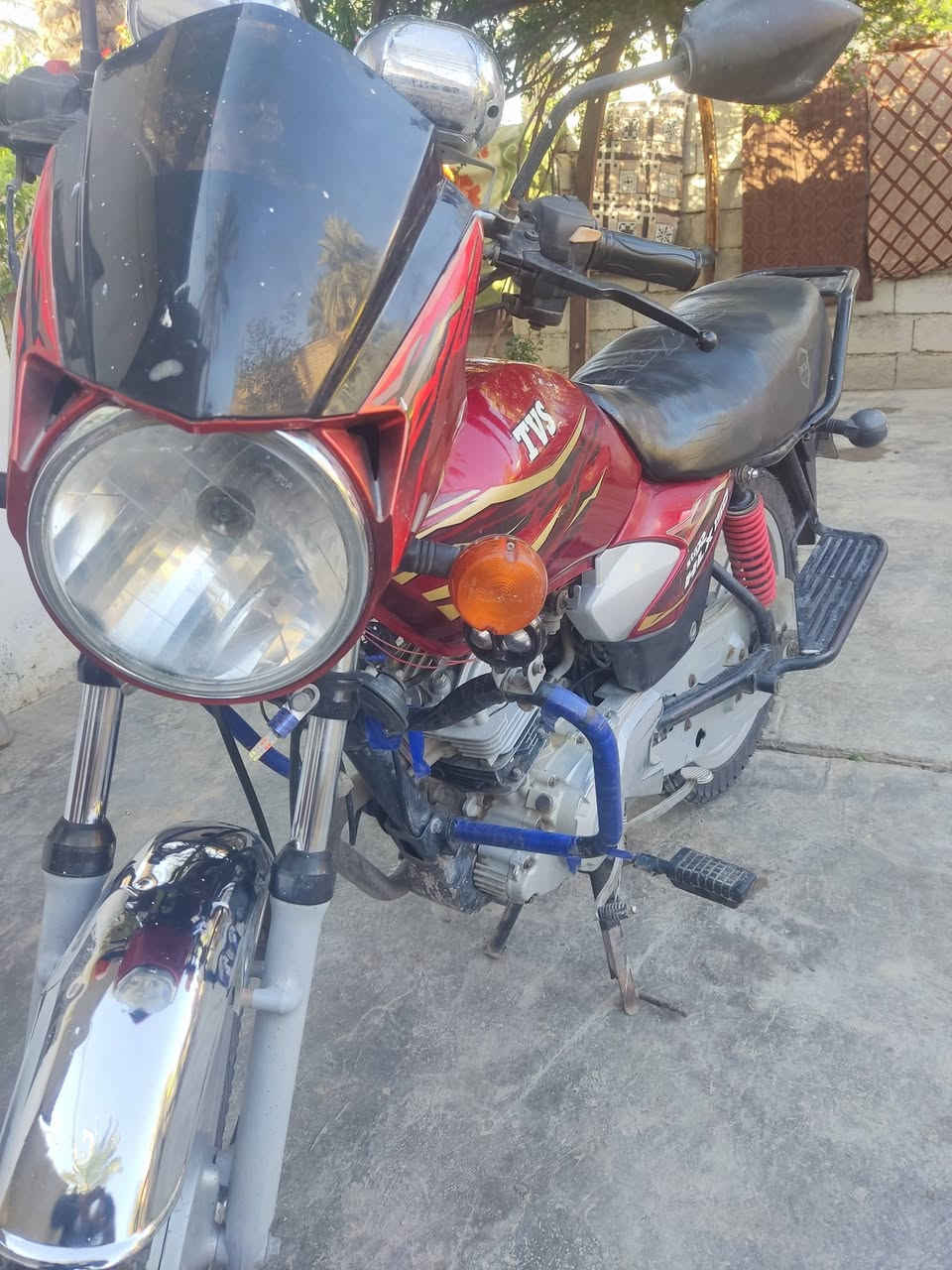 السلام عليكم دراجه TVSكلاسك للبيع  اوراق كاملة شرط ترقيم كهربائيات مابيهة نقص محرك نضيف السعر 800 وبيها مجال بسيط 
الرقم ***********
