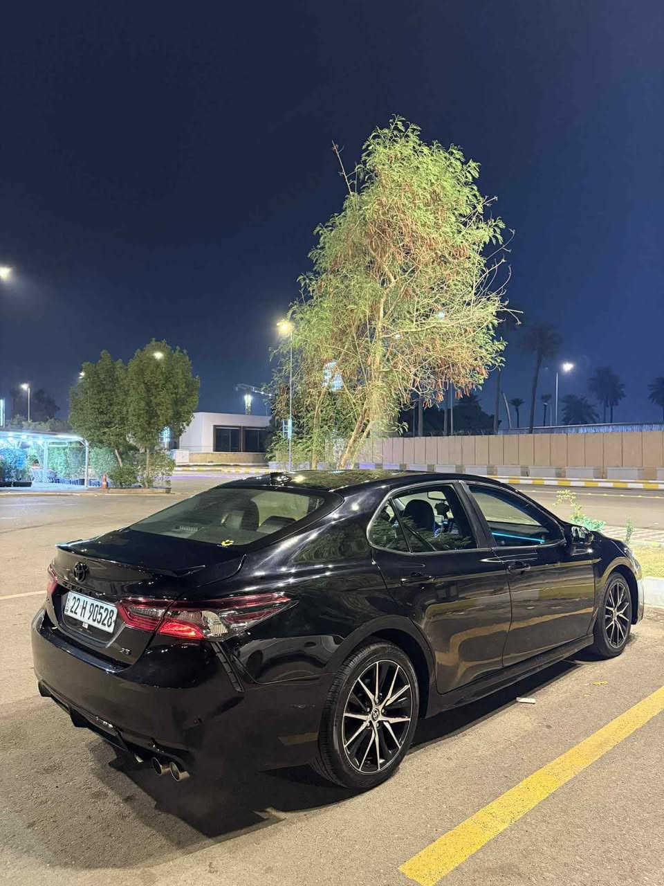 السلام عليكم ورحمة الله وبركاته 
Camry 2023 -se
مواصفات se
بيع فقط بدون مراوس 
بانزين وليس هايبرد
لون اسود شذرة 
حادث موضح بالصور 
باب مبدل اصلي لون 
ايرباك بس بردة 
بيها بارد بسيط بالجاملغ مال سايق 
وبارد على كد اصبع بحافة البنيد 
رقم اربيل بسمي 
ماشية58 كيلو 
بصمة 
رادار 
تحكمات ستيرن  
شفتات ستيرن 
قيادة ذاتية
تحديد مسار 
مانع تصادم 
مانع انزلاق 
٣ انظمة قيادة
السيارة مابيها اي نقص والكامري معروف بكفائته
السعر ٢١٥ وبيها مجال للشراي 
مكان السيارة بغداد الكرادة 
***********
