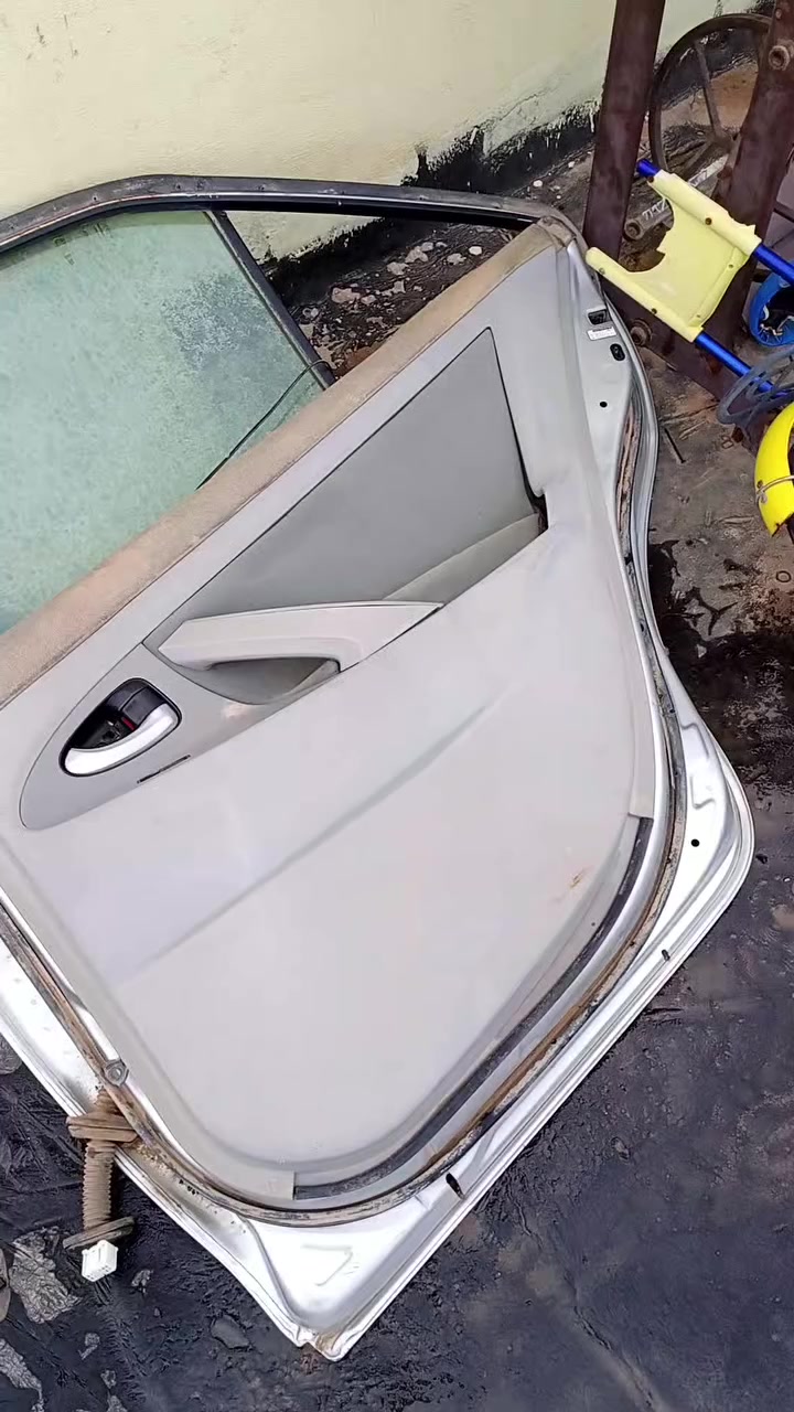 سلام عليكم اخوان باب سياره كامري 2007 بي خسفه بس الباقي  شغال لون سلفر الي يفيده  أهل التفصيخ  يتفضل خاص


**إذا كنت صاحب هذا الإعلان وتريد حذفه لأي سبب، رجاءا أرسل رسالة إلى الدعم الفني**