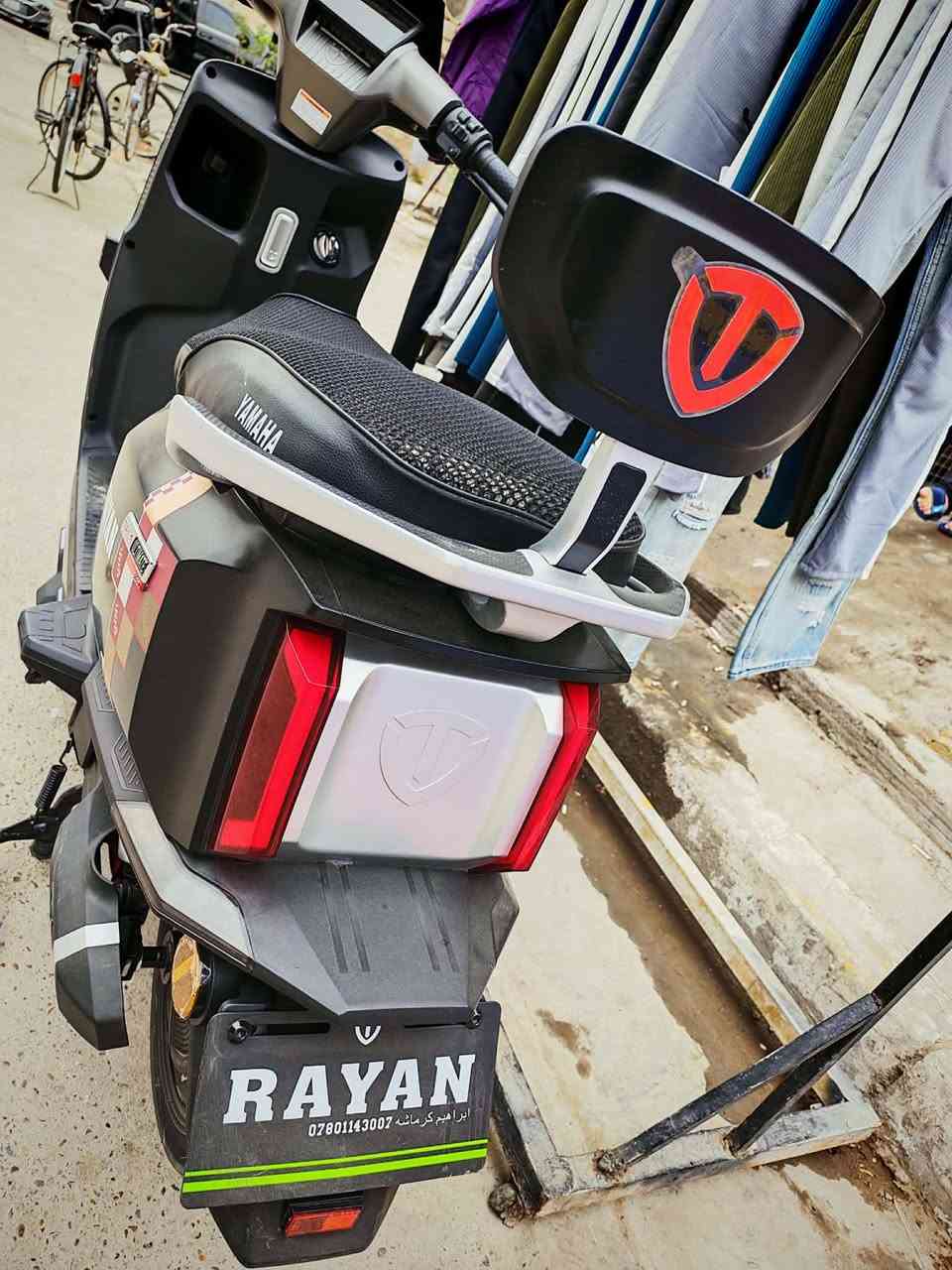 سلام عليكم 
ام عيون الحديث ريان 
بعده زيرو ماشيه 100 كيلو
جديده كلش الدراجه 
دبل بصمه وسويج 
***********
مكاني الدوره او الكراده 
850 وبيه مجال
