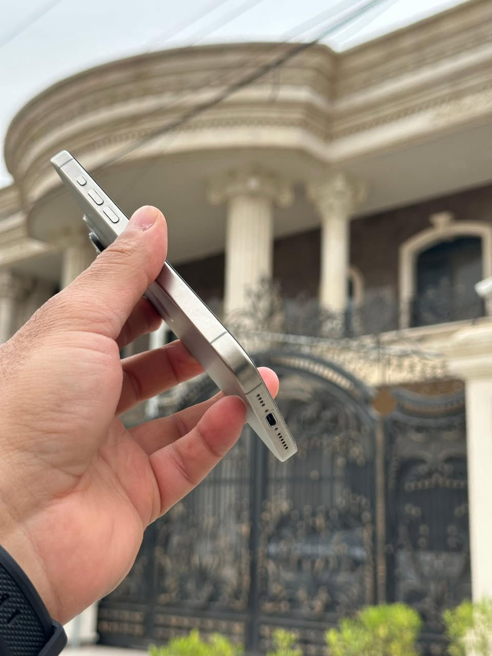 السلام عليكم ايفون 15 بطاريه85 ذاكره256 جهاز زلغ زغير مآبي نضافه ميه بل ميه كفر اصلي لاسق شاشه كارتونه موجوده كيبل شحن فقط بدون راس مكاني بغداد قريب حي الجهاد ***********
