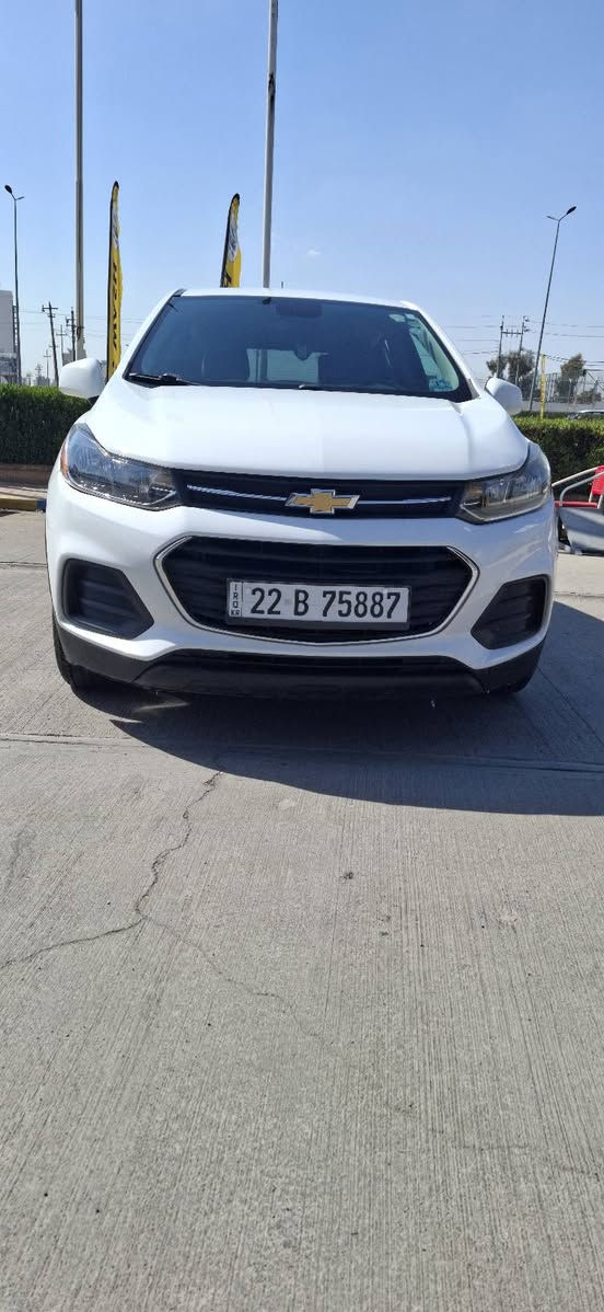 تراکس 2020 
شۆفرلێت تراکس رەنگی سپی
مواسەفات LT واتە دەرەجە 2
تەبرید
شاشە
ئاوێنە کارەبای
جام کارەبا
دوو سویچ
سوکان ڤۆلیۆم
تحدید سرعە
شاشە ئەلیکترۆنی و عادی
کامێرا
فلچە ۷ تەلقە
لایت لید
ئەی بی ئێس
تراکشن
حەسای تایە
کوشن کارەبا
ویل کەپ
ئۆتۆ لایت
سوکان تقل
مەکینە ۱٤ ی تۆربۆ مەرغوب
تەنها چاملغی پێشی لای سەیاق سبوغە بێ ژورێ بێ ئێرباگ دەعمەکەی زۆر زۆر خەفیفە، دوو سێ قۆپی بچوکی هەیە
٨۰ مایل رۆیشتوە
رونی گێر و مەکینەی و تایەکانی گۆراوە
گێر و مەکینە و تەبرید و بەردی گزۆز و کارەباییات بەشەرت
فەحس و هەزەو سەنەوی نوێ یە
سەیارەکە زۆر توند و تۆلە ئی خۆمە و بەناوی خۆمە زۆر جوانترە وەک لەوێنەکە دیارە
نرخی 125 وەرەقە و معامەلە
تکایە هەموو شتێکم بە وردی نوسیوە.
*********** أربيل, العراق
