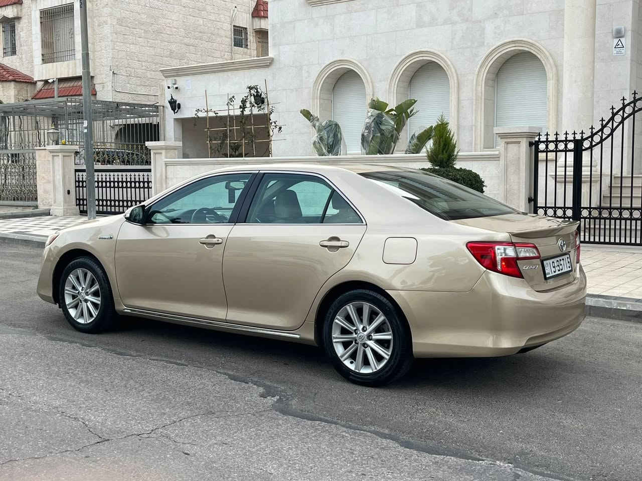 تويوتا كامري هايبرد موديل (2012)
لون شمباني مميز 

الفحص 

جيد

جيد

ضربة راسية 

ضربة راسية

 قاطعة مسافه 120 الف ميل 

محرك هايبرد 2.500قوي واقصتادي 

شاشة وكاميرا خلفيه 

مسجل cd وبلوتوث و Aux

بصمة ابواب 

مكيف مركزي 

اضوية زنون 

كشافات 

كوشوك بحالة جيده 

دهان ممتاز 

مكيف حامي بارد يعمل 100%

غرفة داخلية سكني مميز بحالة الوكالة 

تحكم سترينج 

مثبت سرعه 

مكانيك وكهرباء 100%

 نظام الهايبرد وبطارية الهاييرد (الاصليه) فحص 100%

السيارة بحالة الوكالة لا تحتاج الا اي نوع من انواع الصيانة تتضمن "عدة السيارة" الأساسية والسبير (الإطار الاحتياطي)

السعر (9700)

لتوصل 0781667387


**إذا كنت صاحب هذا الإعلان وتريد حذفه لأي سبب، رجاءا أرسل رسالة إلى الدعم الفني**