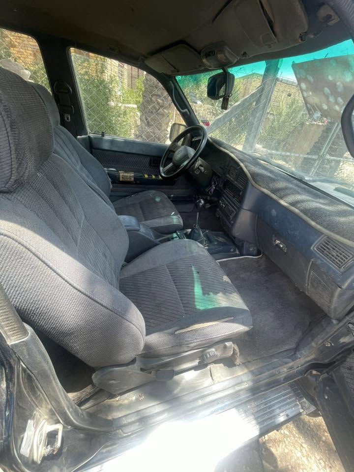 سلام عليكم ورحمة الله وبركاته 
سيارة TOYOTA لاينر موديل 92سنويا لل٢٧رقم كركوك خصوصي عندي بيها وكاله عامه ام باركود تريد تحويل تريد وكاله مكينه وكير كاز هيونداي كهربائيات سلف داينمو اناره كامله داخل وخارج جام كهربائي بيها مكينه كايمه تبخر سياره تمشي ومكينه صافيه بم ونزول وحماوه كله طبيعي بيها تخم تاير ويل كب غرفه نظيفه جاهزه سياره من كلشي بس مكينتها كايمه /سعر ٤٠وبيها مجال 
رقم تلفون ***********
***********
