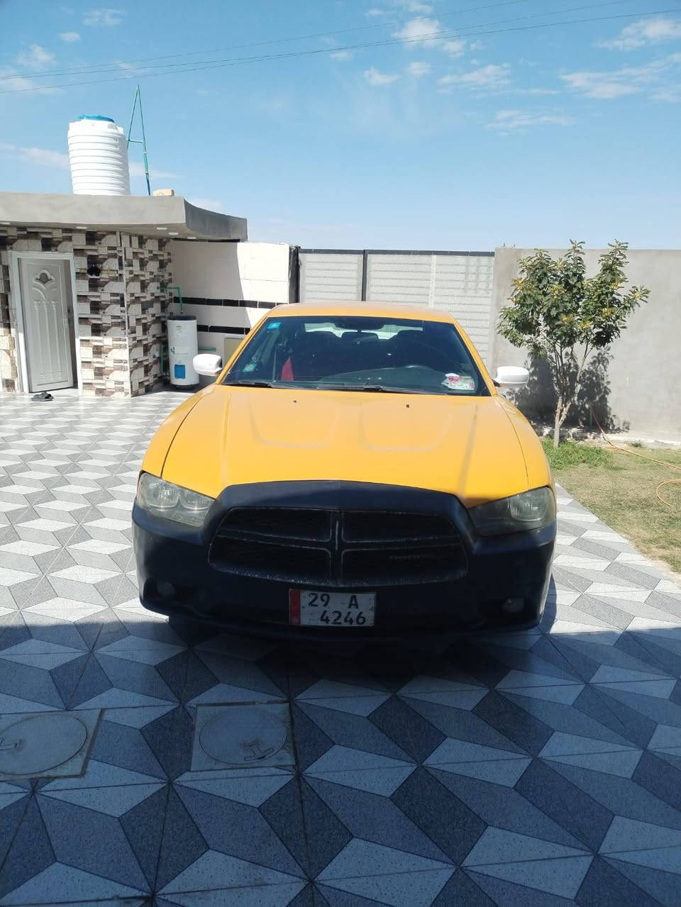 سلام عليكم جارجر 2014 جاهزه مكينه كير اكسن حداديه تخم تاير ضررها موجود بصور امريكا وبالعراق بيها جاملغ خلفي سعر 140 وبيها مجال ***********
