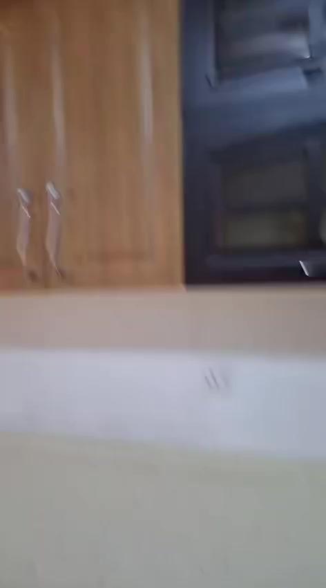 السلام عليكم كاونتر مطبخ للبيع نظافه 95 % لتوضيح التفاصيل يرجى مشاهده الفديو المرفق العنوان بغداد حي الغزاليه الكفاءات موبايل ***********
