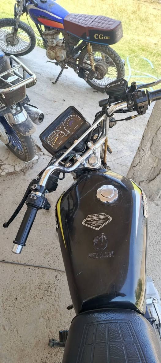 سلام عليكم البيع سيفان 23 السعر 450وبي مجال بصيط مكان مكيشيفه شارع شهداء هاذه رقمي للتواصل***********
