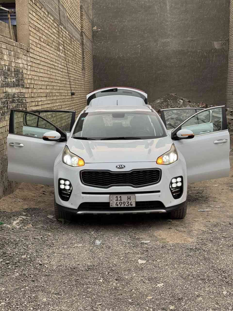 السلام عليكم 
كيا سبورتج 2019 خليجي
للبيع
ماشية 104 الف كيلو 
(كير و محرك مكفول)
محرك 2000 دوش
صدر و حدادية حلوة و ناعمة السيارة
 السيارة جديدة جدا 

المواصفات 

شاشة 
كامرة 
تحكمات ستيرن جهتين
داخل جلد و مخمل بيجي 
 3 وضعيات قيادة
حساسات امامي خلفي 
تدفئة تبريد ثلج
مري شفط
مانع انزلاق 
اشاير بل مري
قطعتين تبريد 
لايت زنون 

بيهة قطعتين صبغ جاملغ و بنيد بدون دواخل و بيهة كم دحجة علة حطتهن موضحة بل صور  

السعر  175 بيهة مجال جدا بسيط

باسمي تحويل ثاني يوم

 للاستفسار 
***********
***********
