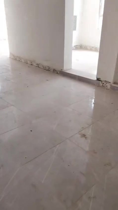 بيت لايجار  طابق ثاني حي الحريه على الشارع العام طريق سومر مساحه 150متر غرفتين ومطبخ وحمام وصاله سعر الايجار 250 تفاصيل اكثر اتصل ***********
