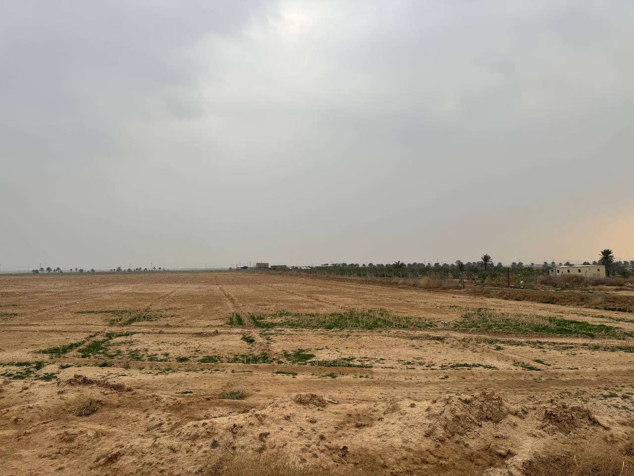 13 دونم للبيع 
موقعهن بغداد بوب الشام
طابو زراعي سند 25 
خدمات كاملة
كهرباء، ماء، مشروع إروائي، ومشروع بزل
تبعد التبليط حوالي 300 متر فقط
مناسبة للاستثمار، التقطيع، والبناء
تنفع لبناء الجملونات
للتواصل مباشرة مع مالك الأرض:
***********
