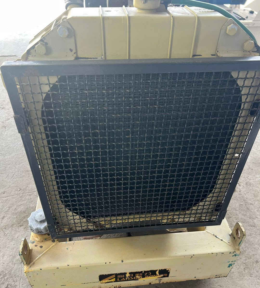 سلام عليكم للبيع مولده بلادي أوربي نوع افيكو ثلاثة سلندر شاشه اوتو 30 كيفي سعر اتصال على رقم ***********
***********
