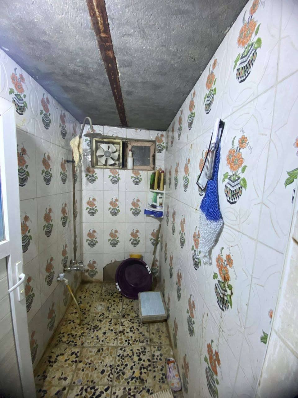 بيت100متر للبيع طابو صرف
 حي ميسان منطقة 23
قرب شارع الكيات رابع بيت عن الشارع طابقين 
الاولى غرفه صاله استقبال مطبخ صحيات 
الثاني غرفتين وحده سويت و صالتين وصحيات 
السعر 140 مليون 
الاستفسار اتصل 
***********
