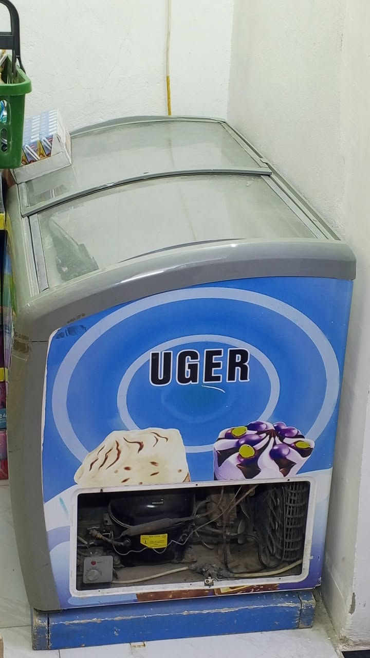 سلام عليكم رفوف+عارضة تجميت نضيفات كلش للاستفسار ***********
