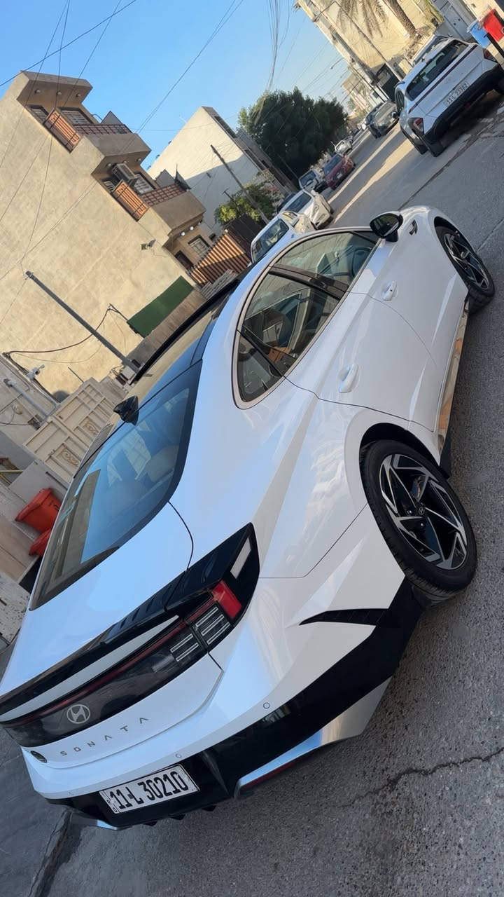 السلام عليكم
سوناتا خليجي موديل 24 ضمان شركه القلم 
ماشيه 22 الف كيلو السياره مكفولة عده بارد بالباب الخلفي فقط 
مواصفات السياره :- 
بانوراما 
بصمه
جلد 
كشن كهرباء 
حساس امامي خلفي 
شاحن وايرلس
بردات خلفية 
اناره داخلية متغيرة 
السعر 22,800$ وبي مجال بسيط 
للاستفسار الاتصال على الرقم
***********
***********
