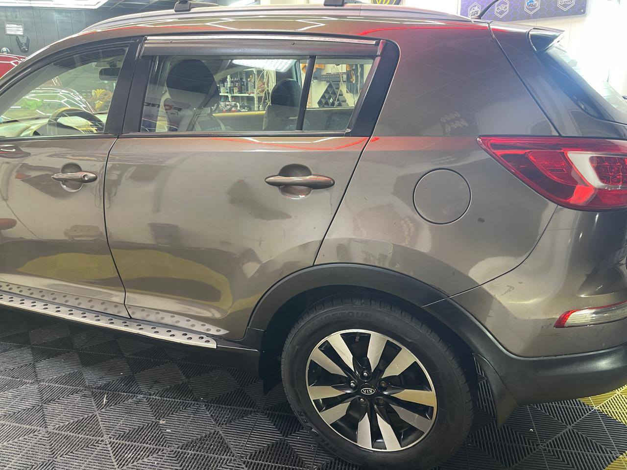 السلام عليكم 
للبيع..كيا سبورتج موديل ٢٠١٣ خليجي بيها قطع صبغ بسبب شخوط بدون حادث وبدون إيرباك والسونار موجود بالمنشور مع الصور رقم بغداد جديد
 كير ومحرك وتبريد وكهربائيات كلها مكفولة 
فور ويل 
شاشة كبيرة كار بلي
كاميرا
حساسات 
تحكم ستيرن جهتين  
سستم سماعات دمام
سايد بريك بالرجل 
دوشمة كشنات جديدة 
محرك ٢٤٠٠ دوش
السعر ١٣٠ وبيها مجال بسيط 
موبايل ***********
