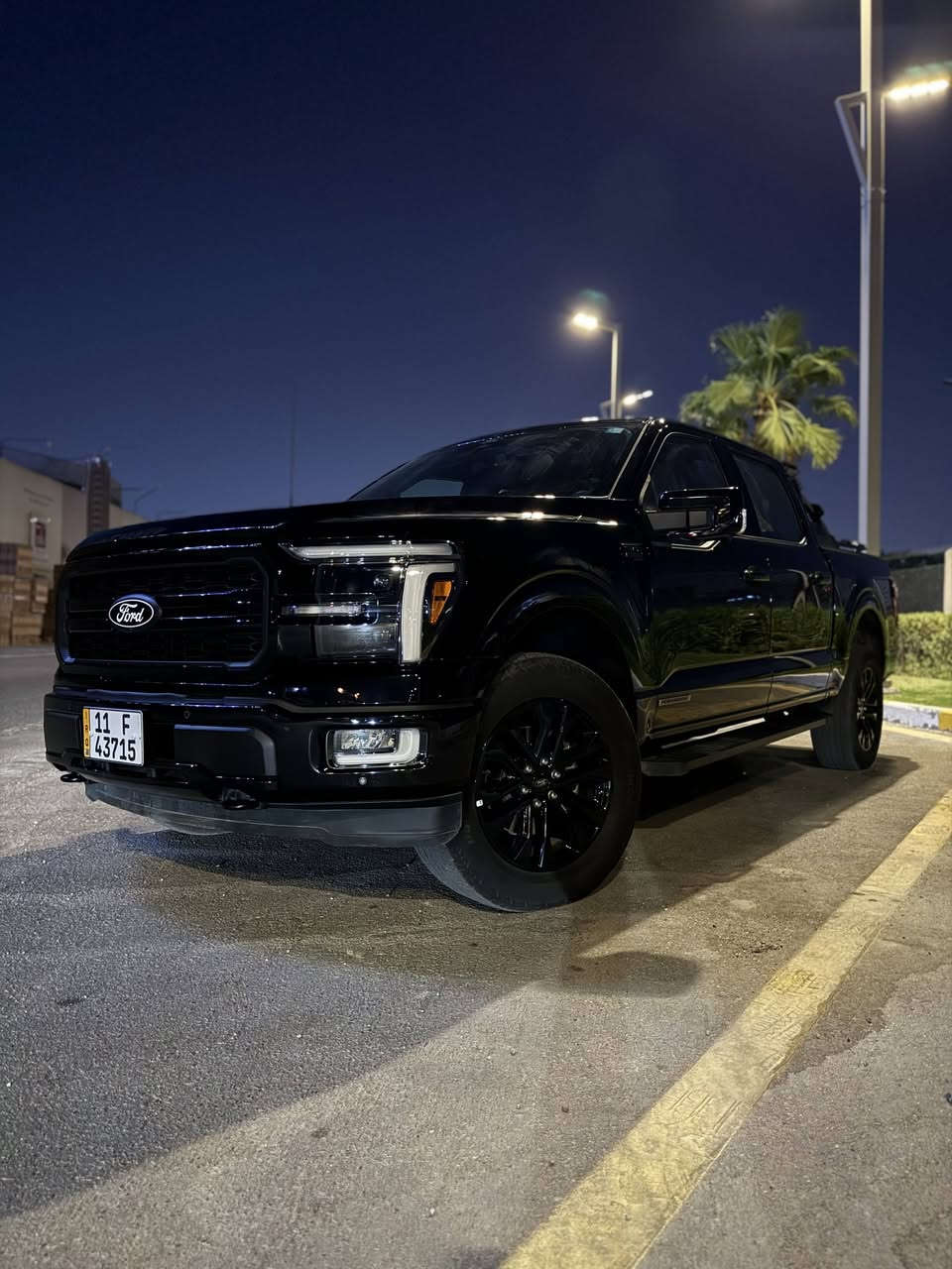 للبيع فورد f150 هايبرد
موديل 2024
فورد F-150 لاريات هايبرد
محرك V6 سعة 3.5 توين توربو هايبرد
Ford F-150 LARIAT 
V6 3.5 Twin-Turbo HIABRD
الممشى 9000 ميل 
باب طويل بدي قصير
لون اسود ملكي (ميتالك شذرة ذهبي)

المواصفات

▪️حساسات امامي وخلفي
▪️کامرات 360
▪️رادارات امامي وخلفي وجانبي
▪️مثبت سرعة تفاعلي
▪️دفع رباعي و ثنائي 
▪️دبل ثقيل دبل خفيف
▪️تدفئة وتبريد المقاعد الامامية
▪️مقاعد بحركة كهربائية كاملة
▪️تحكم كهربائي لعجلة القيادة
▪️ثلاث وضعيات خزن لمقعد السائق
▪️مولد كهربائي خلفي 30 امبير
وباقي مواصفات اللاريات المعروفة 

السيارة شرط ماكو اختها بموديلها وبنظافتها
دور السوگ كله بعدين اتصل وبالخدمة 

السيارة بدون صبغ فقط تبديل باب خلف السائق نفس اللون
رقم المالك : ***********
