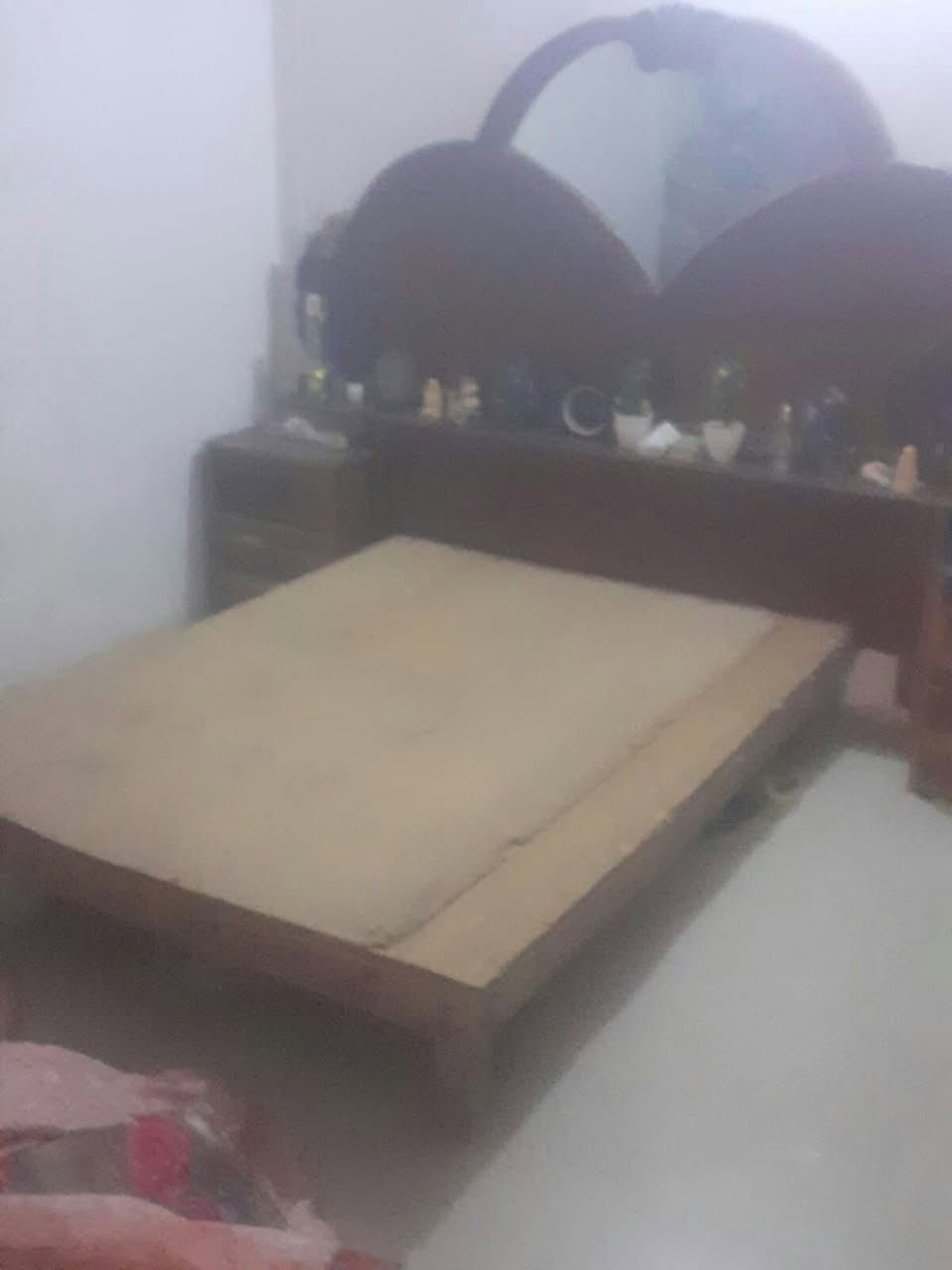 البيع. سعر 100.لف. تصل***********
