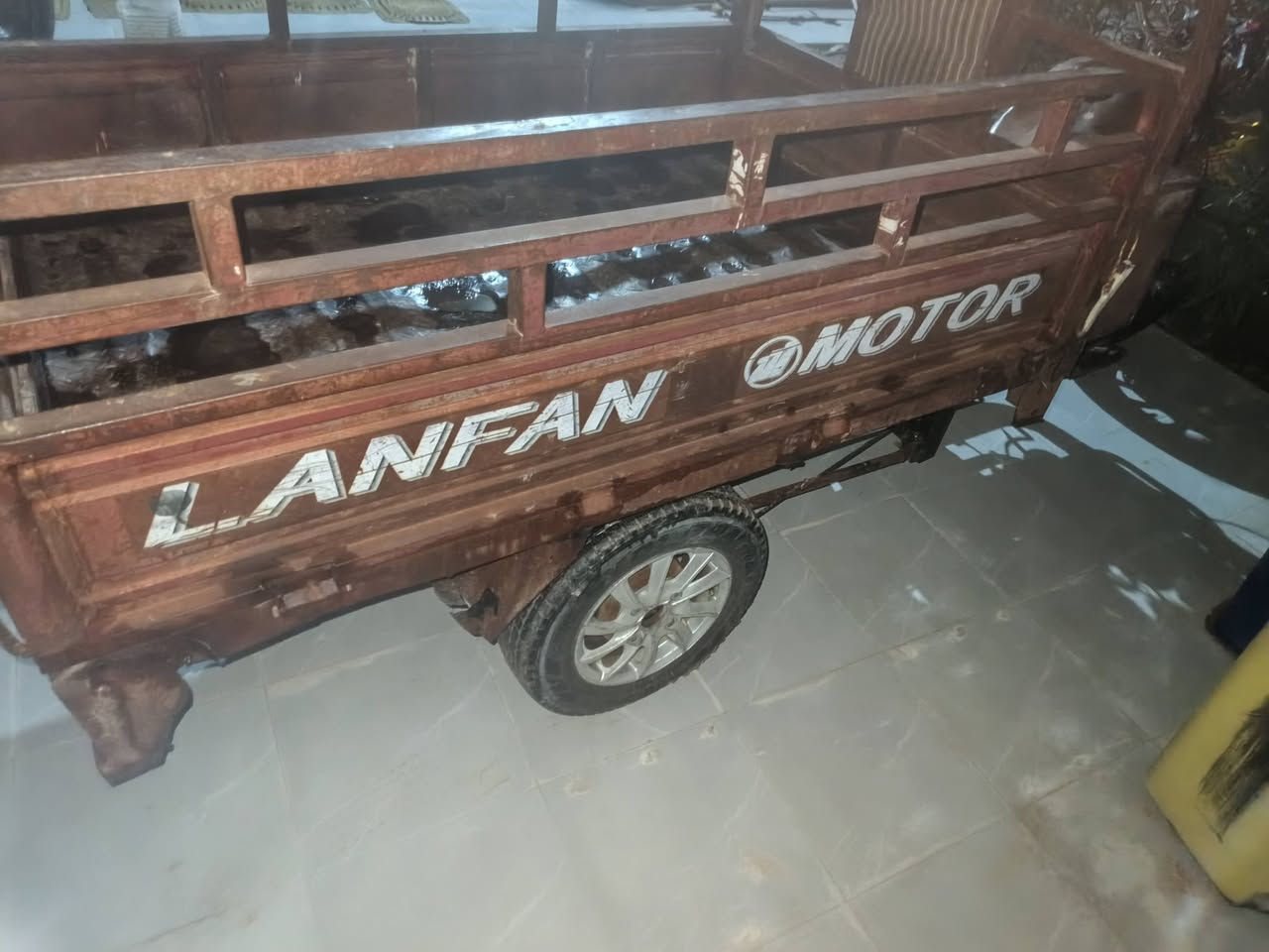 سلام عليكم ستوته للبيع ليفان مديل 12 أوراق أصولي ستوته توه معمره مكينه مجفته كلش حلوا ستوته كلشي جديد بيه تايرات جدد سعر 850 مكاني بصره كرمت علي أبو صخير شراي بيه خير ويدلل رقمي ***********بيه واتساب
