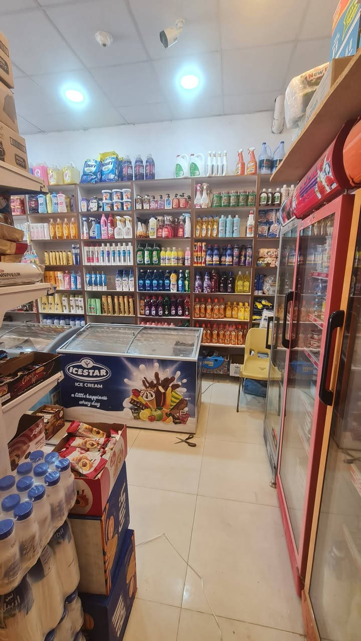 السلام عليكم أسواق للبيع قرب جامعة الإمام الصادق عليه السلام جاهزه من كل شيء خير من الله سبب لبيع عدم التفرغ للإستفسار على الرقم *********** فقط اتصال

