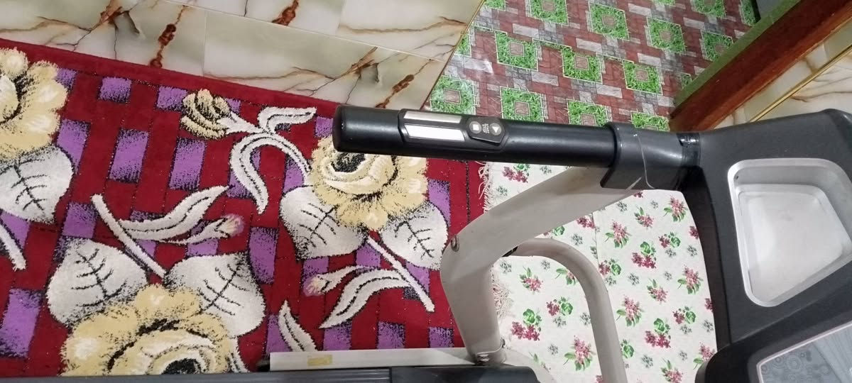 جهاز جري رياضي للبيع كما موضح أمامكم في الصورة مقطع فيديو وصور السعر ب 325 وبية مجال قليل العنوان القرنة الثغر الاتصال *********** نضيف شرط الشغل بالمقطع
