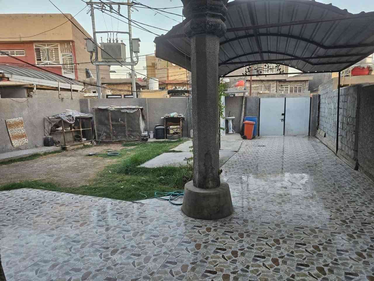 بيت لبيع طابو زراعي سند 25 بااسم صاحب الدار
مساحه 250 متر يحتوي على غرفتين نوم وصاله ومطبخ وهول من غير كلدور صحيات داخل وخارج الطابق الثاني سويت كامل + مخزن غراض موقع الدار حي جزائر منطقة البو عليان قرب السجه السعر 90 
***********
.
