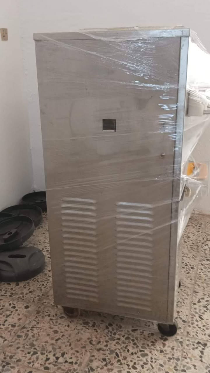 السلام عليكم.
للبيع ماكينة سوفت كتبريگا ايطالي المنشأ
 نظام التبريد شلال ماء
 ثري فيز والكمبريسر عامودي 
مع فاترينة وشلال كامل
عالفحص مكانها بغداد قرب سيطرة الشعب. 

السعر ١٧ ورقة وبيها مجال حق الجية. 
يرحم والديكم الموشراي لا يتصل .... 
***********
