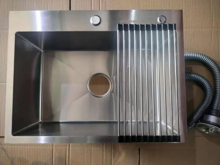 يوجد لدينا كوارتز طبيعي للمطبخ باجود النواع والنسب الاسعار ايضا مستعدين لتبديل المرمر التالف ***********
