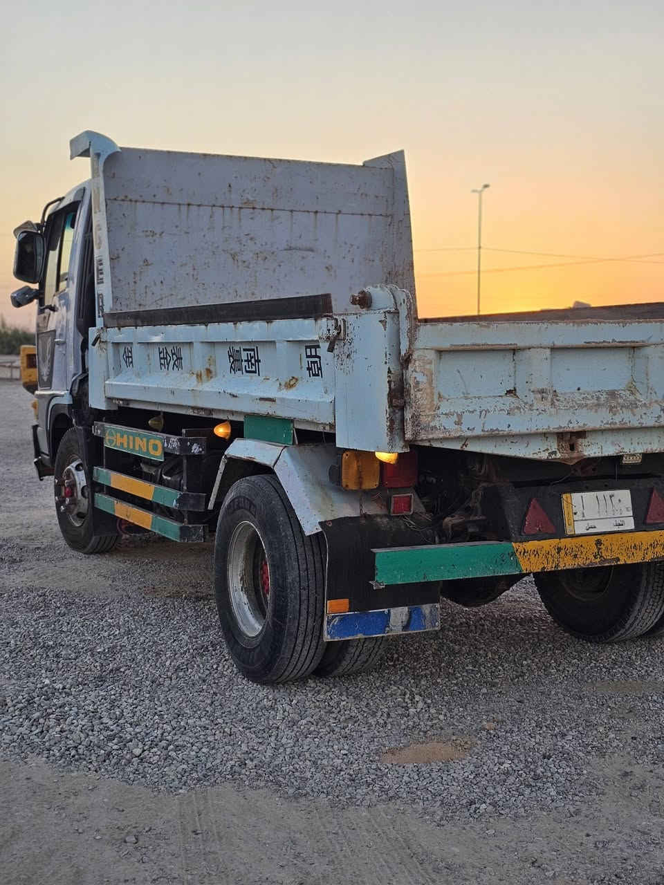 سلام عليكم  هينو  للبيع مديل 1997 سياره 5 سلندر حجم المكينه 70 سنويه لل 2027 سياره شاصي محوره قلاب و بل سنويه قلاب مكان سياره السماوه شارع العام قرب محطه ثوره العشرين سياره نضافه كدام عينك سعر 150 بيه مجال مستعجل عله بيعته أي ستفسار  ***********
