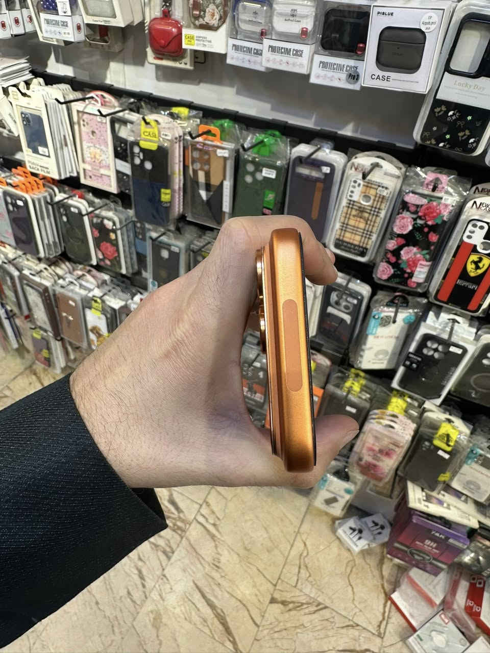 السلام عليكم
Iphone 17 pro max 256GB esim
نظافة ‎%‎
بطارية 100 مشحون 5 مرات
مستعمل 10 أيام فقط
حالياً بس كيبل وياه الكارتون إسبوع وتجي تاخذه
مكفول من التصليح ومن أي خلل
السعر مليون و800 قفل
مكاني بغداد العامرية
***********
لا يوجد توصيل
