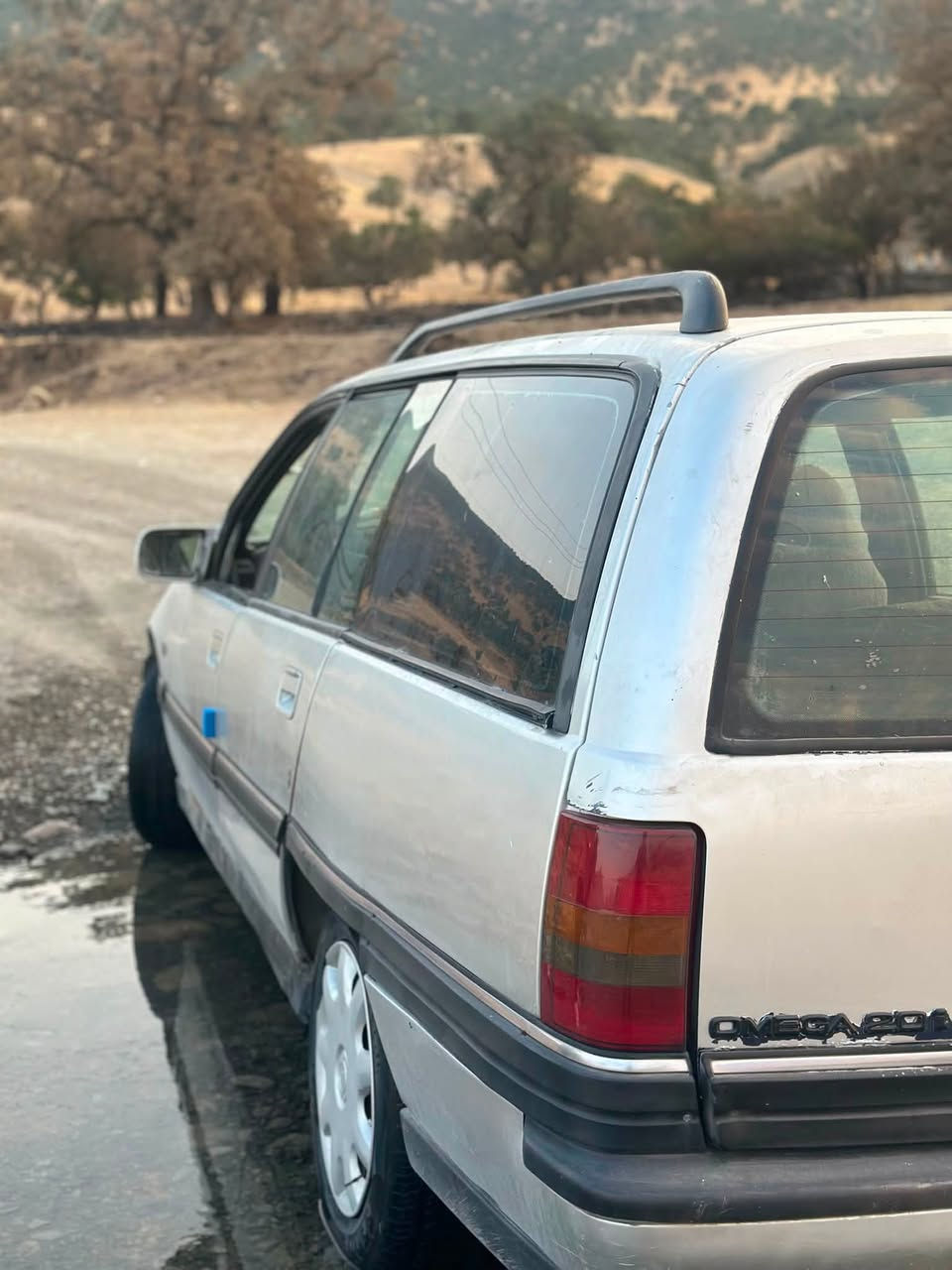 🚗 ئۆپڵ ئۆمیگا ستیشن بۆ فرۆشتن 🚗

 ئەم ئۆمیگایەم هەیە بۆ فرۆشتن

 هەیکەل و دەرەوە: زۆر جوان و پاکە بەبێ قەڵ و قۆپ و بەبێ شوخت

 ژووری ناوەوە: ناوەوەی (داخیلی) زۆر جوان و توند و تۆڵ ماوەتەوە.

 مەکینە: ٢٠ قایش پان، گێڕو مەکینەی وەک سەعات ئیش دەکات و بەشەرتی ١٠٠ فیتەر دەیفرۆشم.

 کارەبایەتی گشتی مەجبووتە و هیچ کێشەیەکی نییە.

  سەیارەکە ماڵێکی بێ حەیبە، گێڕ، مەکینە، ئەکسل، و داروبەردی بەشەرتە.

 مەسرەف و نوقسانی یەك دینار مەسرەفی تیا نیە ماڵەکە بێ حەیبە بەبێ دوکەڵ بەبێ غایس و یەک دەنکە ڕزیوی تێدا نییە.

 بەڵگەنامە وەرەقەی مرووری نەینەوای لەگەڵە.

⚠️ تێبینی: ئەگەر موشتەری نیت و کڕیار نیت، تکایە سەرم مەهێشێنە و کاتی خۆت و منیش مەگرە.

 نرخ: ١٢ گەڵا (12) قوفل.

 📍 شوێن: نەحیەی بالیسان

 📞 ژمارەی پەیوەندی: ***********
