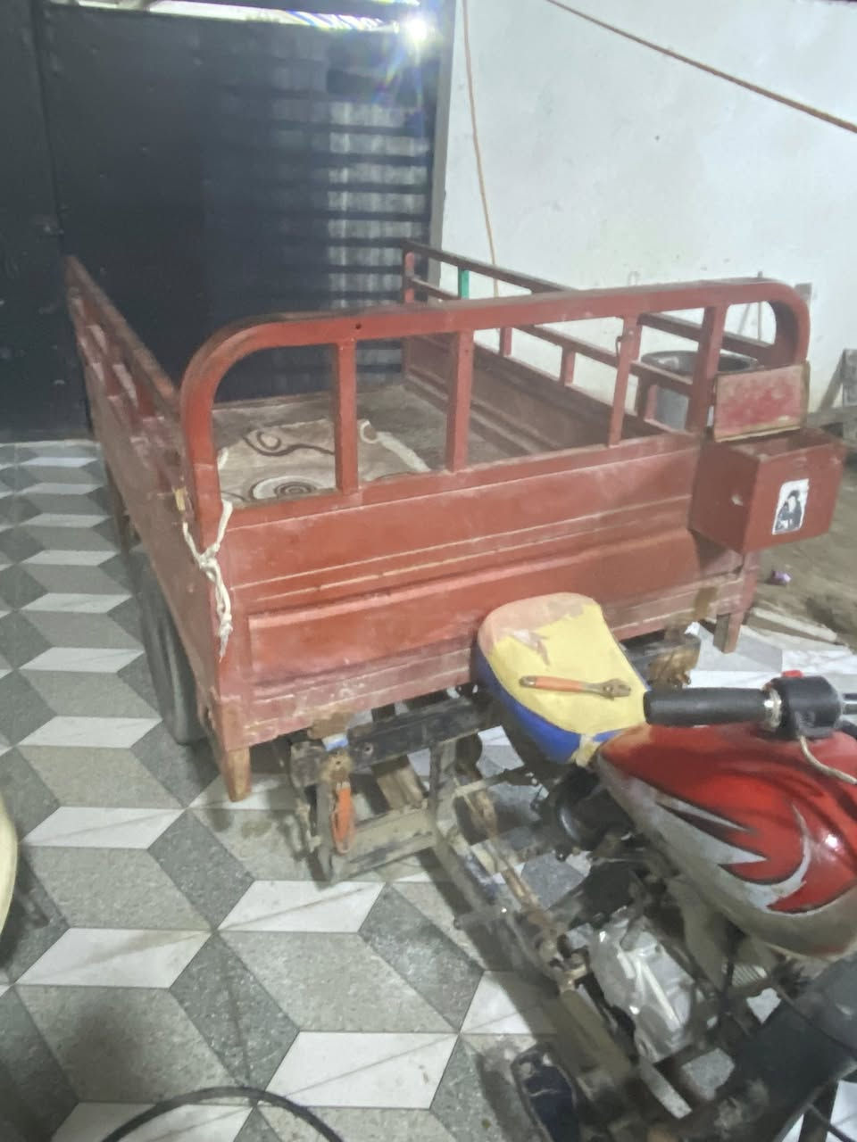 مكينة 2022 بحالة جيدة، استعمال خفيف
تمشي مضبوط كهرباء كله شغاله
السعر 350 ألف قفل
الجادين فقط يراسلو رقمي ***********
