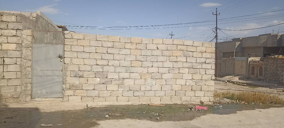 ارض للبيع رجم حديد نواب ضباط  بدايت الزراعي اول قطعه المساحه 150 متر وركن علا فرعين زراعي سند اتكاتب ويه اشرعي الخدمات كامل ماء وكهرباء وتبليط يبعد عنه 10متر
. 
الستفسار عل الرقم ***********
ارض للبيع رجم حديد نواب ضباط  بدايت الزراعي اول قطعه المساحه 150 متر وركن علا فرعين زراعي سند اتكاتب ويه اشرعي الخدمات كامل ماء وكهرباء وتبليط يبعد عنه 10متر
