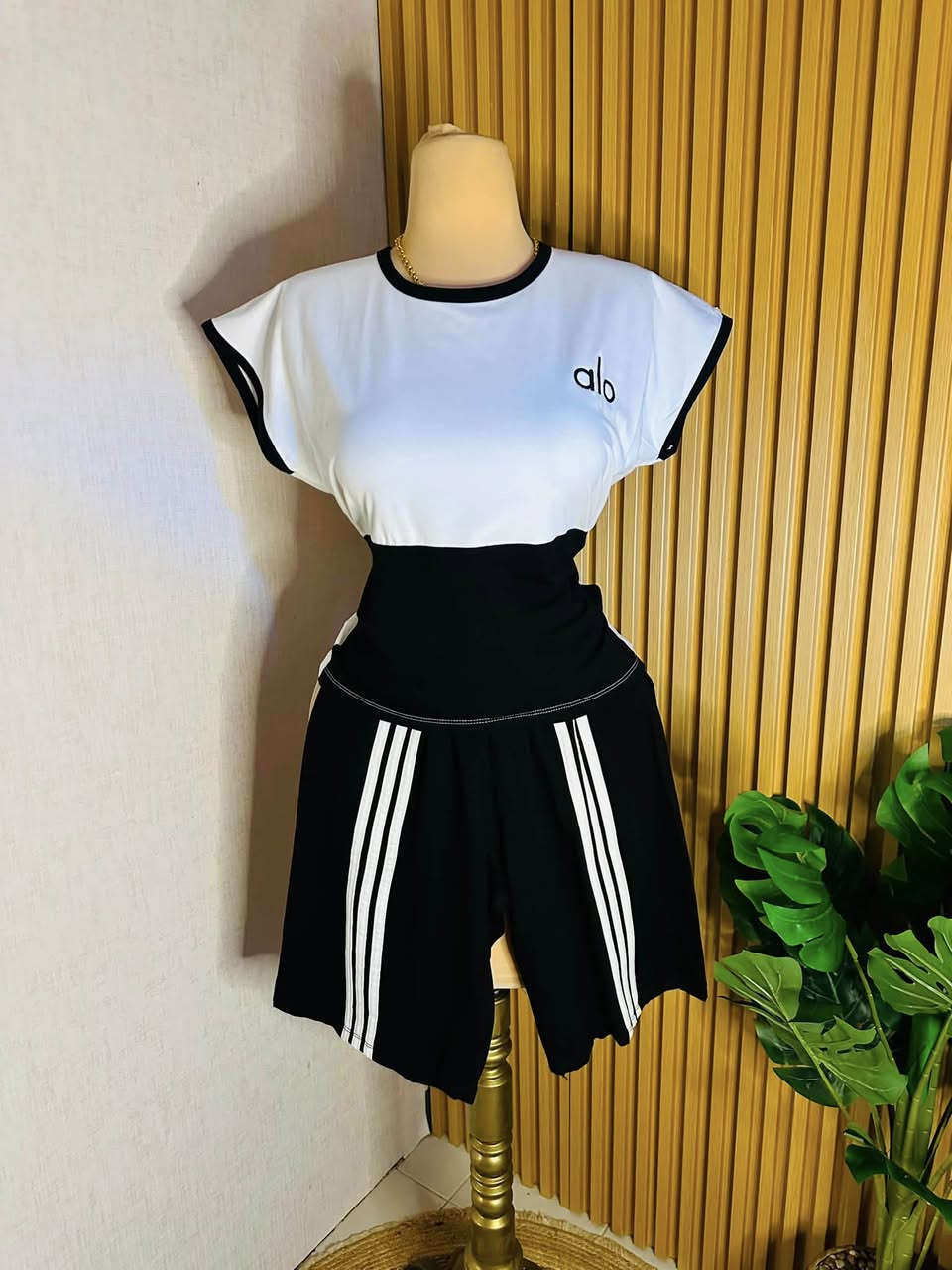 تراكات برموده نسائي 🎀🤍
خامه فانيله تركي درجه اولى قطني 🍭
قياس l_xl_xxl_xxxl 

متوفر بعدة الوان 
________________________


**إذا كنت صاحب هذا الإعلان وتريد حذفه لأي سبب، رجاءا أرسل رسالة إلى الدعم الفني**