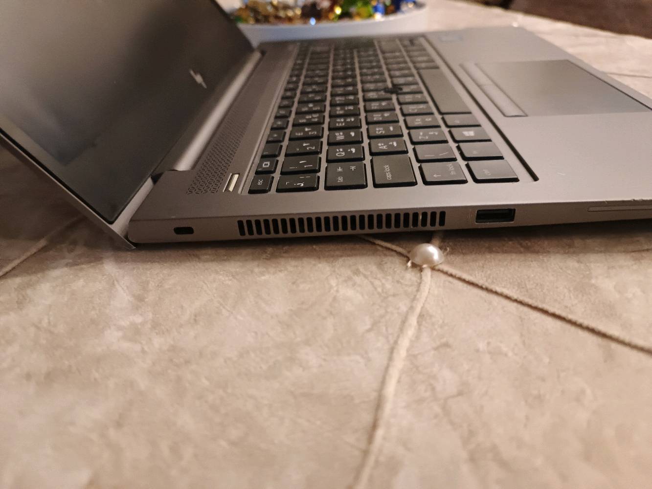 السلام عليكم لابتوب hp zbook للبيع معالج انتل كور 5i جيل ال 8 جهاز يحمل جميع لالعاب والبرامج التصميم القوية نضافة 90% مكاني بغداد توصيل جميع المحافضات 