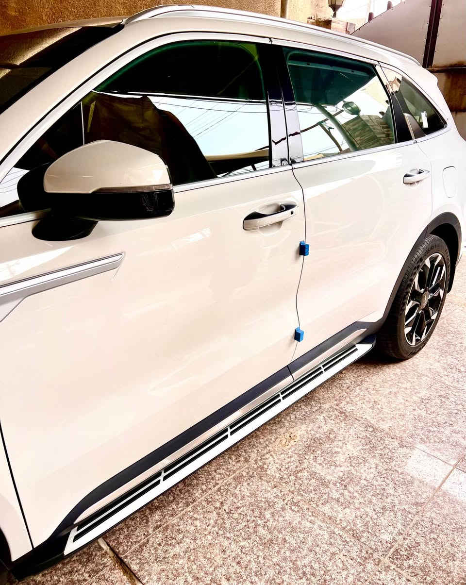 كيا سورنتو فول قمارة حديد ٢٠٢٤ 

انتبه السيارة : ويل كب 20 & بردات خلفيه 

📃 اليكم التفاصيل الآتية 👇🏻👇🏻

✅ خليجي
✅ موديل 2024
✅ حجم المحرك 3.5
✅ مرتبط بناقل حركة أوتو 8 نمر
✅ مفتاح التشغيل بصمة 
✅ تشغيل عن بعد 
✅ فتح الصندوق كهرباء 
✅ اريل نفكيتر 
✅حساسات أمامية 
✅حساسات خلفية 
✅لايت زينون + LED 
✅ كشافات 
✅ بك لايت LED 
✅ قبضات أبواب من الألمنيوم
✅ دخول بصمة ذكي 
✅ ويل كب 20
✅ 4 دسك
✅ اشارة في المرايا الجانبية 
✅ المرايا قابلة للطي كهرباء 
✅ ماسحة خلفية 
✅عدد AIR BAG 2
✅ كير ماوس
✅ هاند بريك كهرباء 
✅ ا ABS 
✅ دشبول شاشة ديجيتال 
✅ شاشة Apple Car play 
✅ كاميرا دوارة 
✅الانارة الداخلية LED 
✅ مقود جلد حياكه 
✅ شفتات مقود 
✅ مثبت السرعة Cruise 
✅ المودات والاوامر الصوتية 
✅ ا Bluetooth / T YPCE 
✅شاحن هاتف Wireless 
✅مخرج منفذ الطاقة 
✅فحص نظام السيارة 
✅ انارة داخلية LED محيطية 
✅تتسع المقصورة ل 7 ركاب
✅حركة المقاعد الأمامية كهرباء 
✅تجاوي متحركة 
✅ الايزو فكس ISOFIX 
✅ تبريد شاشة لمس مناخين منفصلين 
✅ 3 قطع تبريد 
✅ أوضاع القيادة Drive Mode 
✅ أوتو هولد Auto Hold 
✅ نظام مانع الانزلاق 
✅ نظام نزول المنحدرات 
✅حاملات الأكواب 
✅ بردات أبواب خلفية 
✅ تطعيم الدواخل ألمنيوم 
السعر 320 $
رقم بغداد بأسمي 
ماشية ٢٣ الف كيلو 
السيارة جديدة جدا Singapore


**إذا كنت صاحب هذا الإعلان وتريد حذفه لأي سبب، رجاءا أرسل رسالة إلى الدعم الفني**