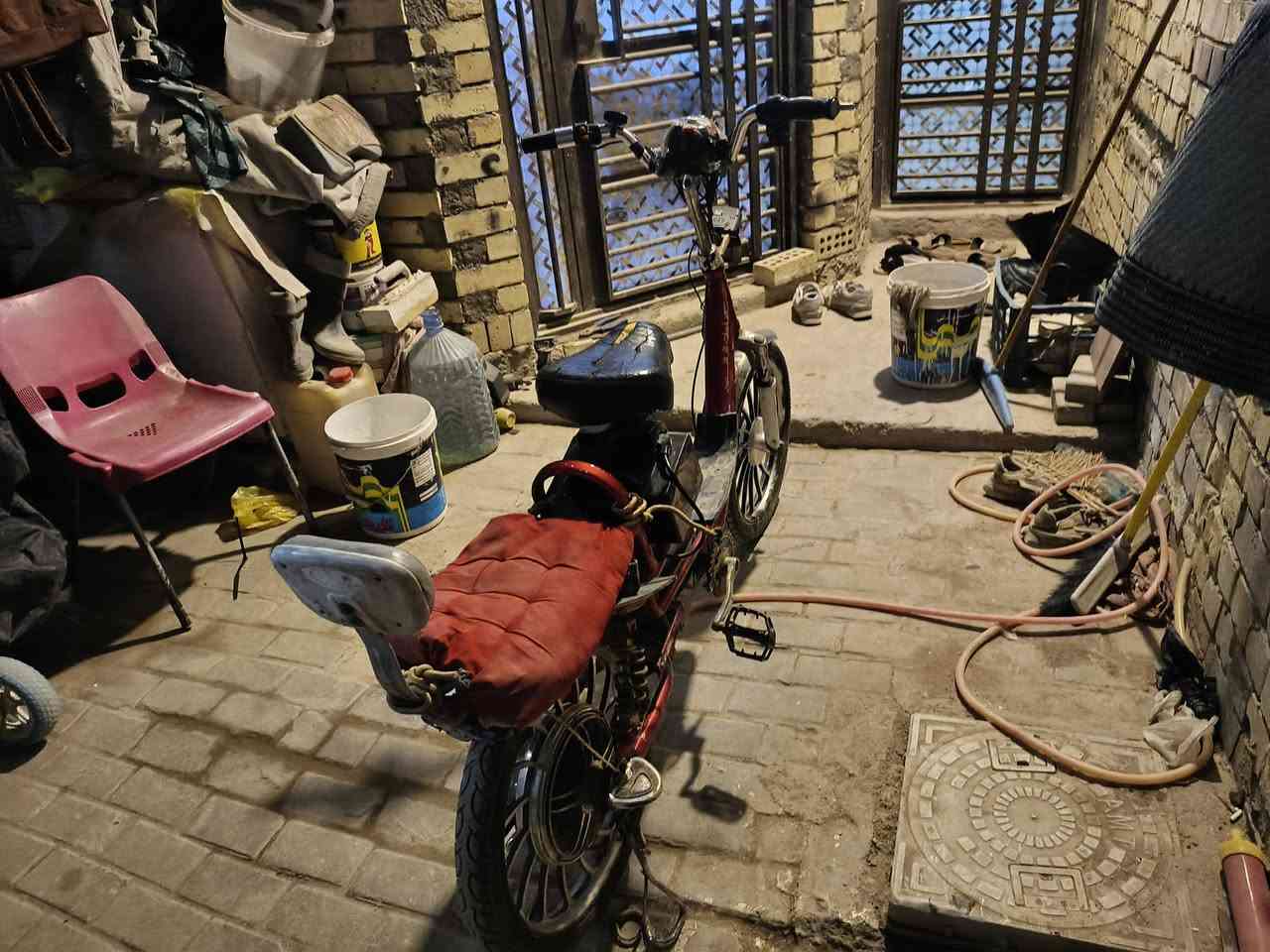 سلام عليكم دراجه شحن حجم 20 دراجه ناقصه بس ترتيب وزنجيل بس مكاني بغداد الرقم ***********
