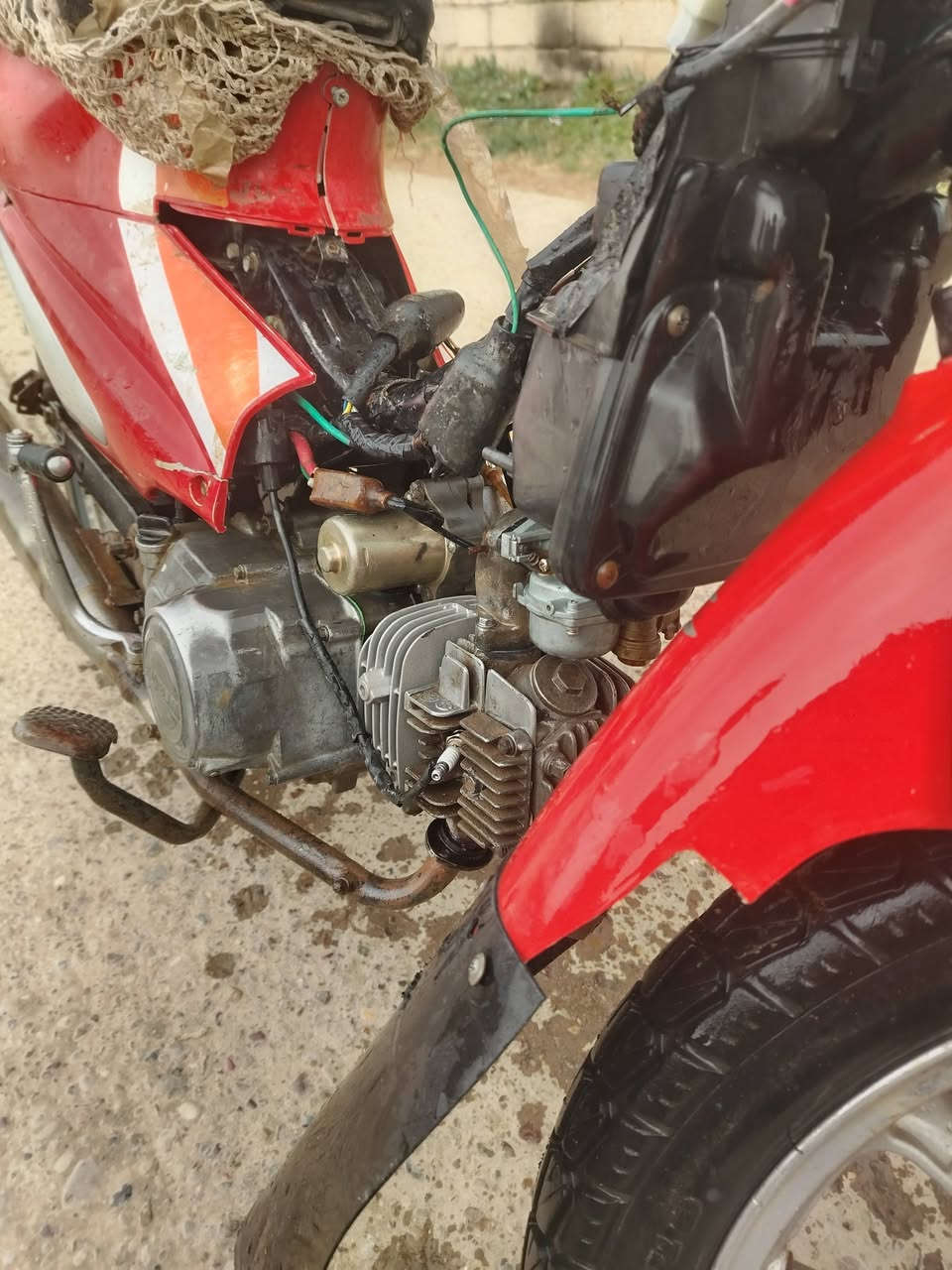 سلام عليكم سلفيز للبيع مكينته حلوه ونضيفه يحتاجله نقوصات بسيطه 2012 رقم الهاتف ***********
