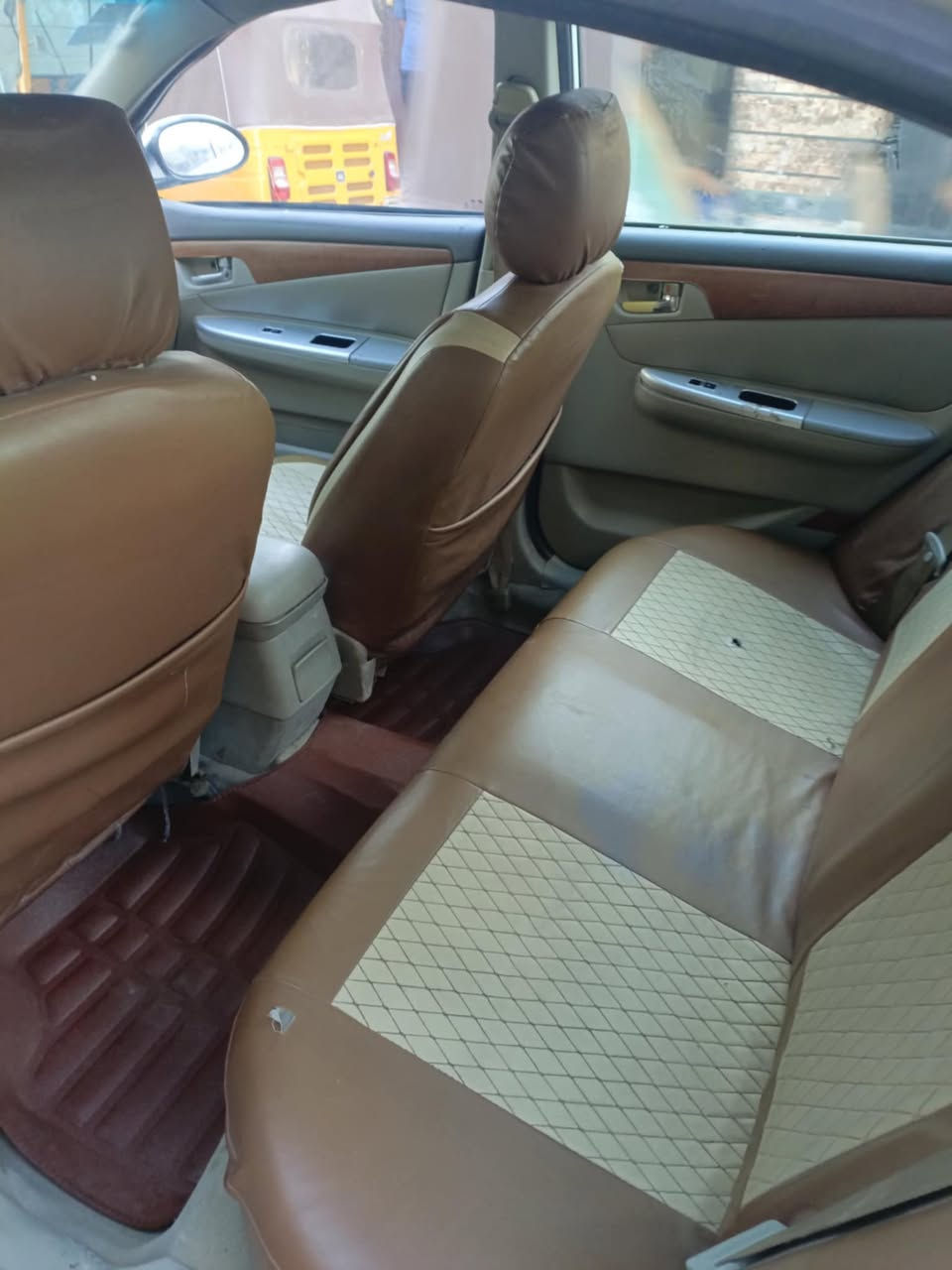 السلام عليكم سيارة ليفان 2012 كير ومحرك خير من الله كلج ياباني كير عادي تبريد شغال السياره مصبوغه عام جماليه تخم تاير جديد ادامه جديده للسياره الرقم بغداد الانكليزي الجديد سنويه بااسمي تحويل ثاني يوم مكاني بغداد حي العامل 
للاستفسار اكثر ***********
