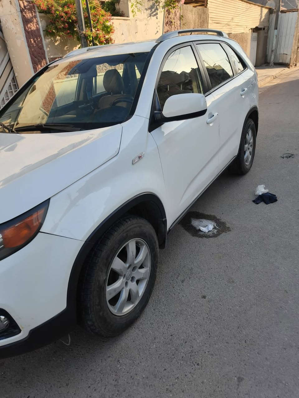 السلام عليكم من رخصه الادمن كيه سورنتو موديل 2011 خليجي بدون صبغ مكينه كير حداديه صدر تخم تاير تبريد ثلج محرك 4سلندر 2400 رقم بغداد باسمي 7راكب السعر 140 وبيه مجال ***********
