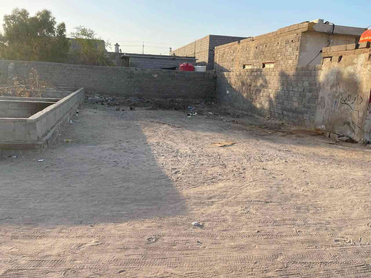 سلام عليكم متوفر  قطعه مساحته 400  مع بنا البتلو   250 وقطعه متروكه 150 متوفر ماء كهرباء
الزبير المكصب بنزله شارع سنتر الروان***********
للتواصل الاتصال  فقط رقم ***********
