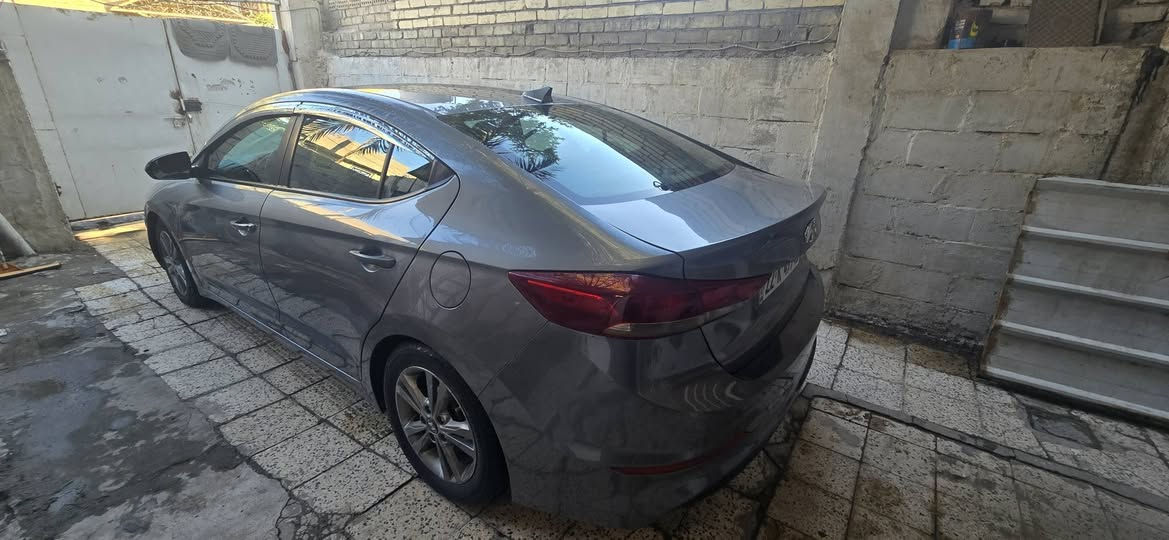 السلام عليكم سياره النترا موديل 2018 وارد امريكي محرك 2000 ضربتها كاملغ الايمن والباباوبالعراق بيه ضربه باب الجنطه ماشيه سياره 144 بس محرك مبدل او رقم اربيل والسياره باسمي وعارضها 125 عنوان بغداد وهذا رقم تليفوني
*********** بغداد الحريه
