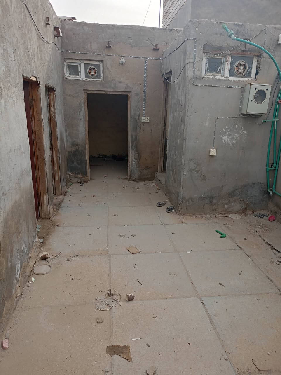 بيت للبيع مكانه شارع 30 دولان
المساحة 105تبليط وارصفة جديدة الممر متر يرادلك ترميم
البيت كدامك تجي وتشوف 
التفاصيل ***********
