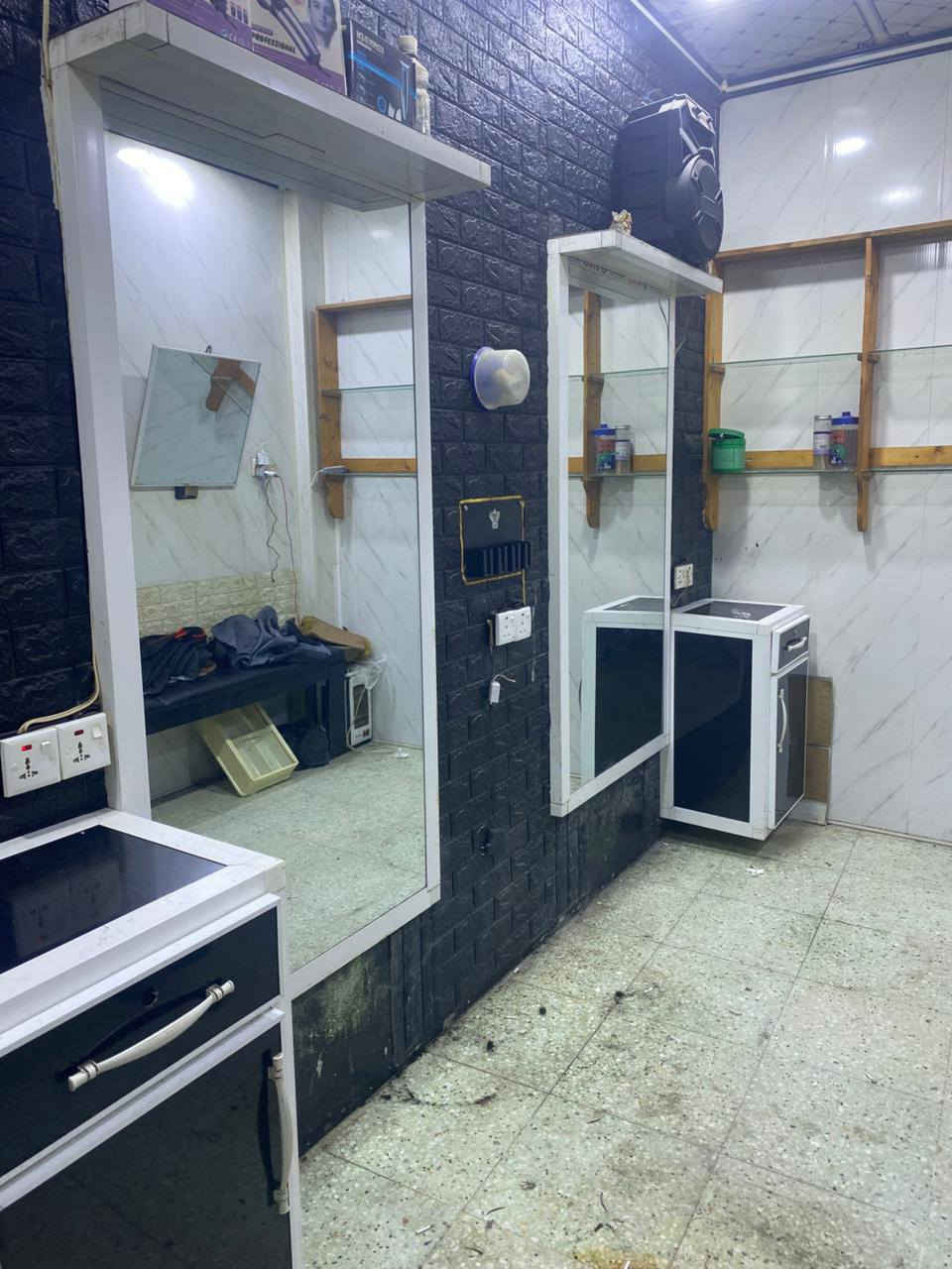 سلام عليكم اخواني غراض مال حلاقه للبيع نضيف اخو جديد استفسار اتصل على هاي رقم ***********
