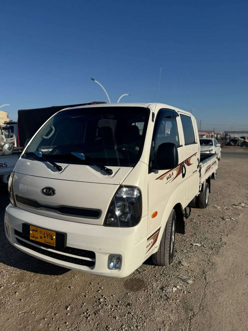 كيا دبل قمارة 

موديل2012 كير مكينه شرط 

سياره كه،كامل جوانكاري بو كراوه 

به شه رتي باكانه ي مرور 

سياره كه براوه ي دوبه يه 

سعر 75$ورقه و مجال 

شوين شيخان معرض هاولاتي 

***********
